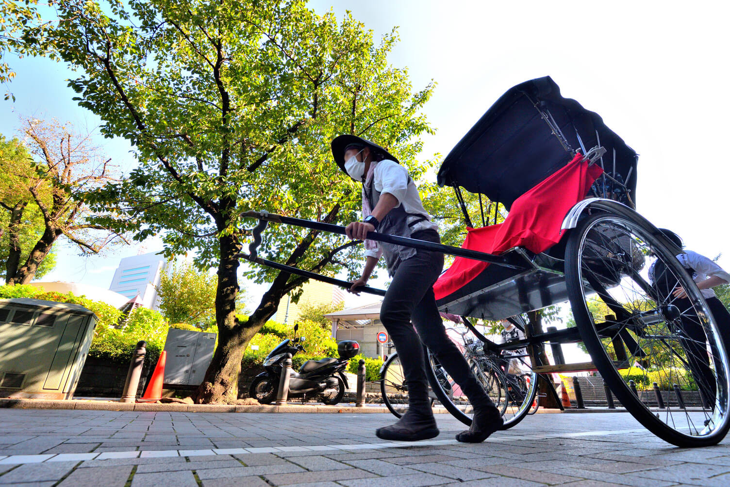 Asakusa Walking Tour – Discover Sensoji & Hidden Gems with English Guide