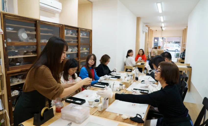 Japanese Kintsugi Experience – Fix with Gold, Learn with Heart